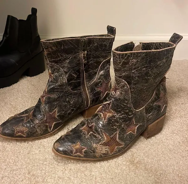 Star boots Brown Size 9.5 - Image 2