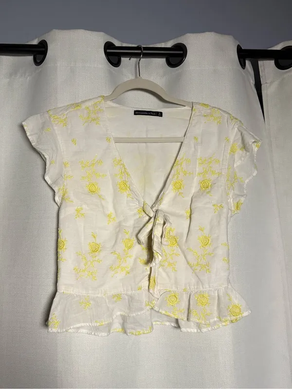 Abercrombie & Fitch Yellow White Floral Short Sleeve Blouse Size Small - Image 2