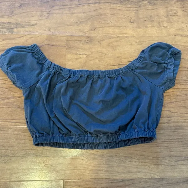 WILFRED ARITZIA Smocked Adelisa Crop Top Grey Off‎ Shoulder Cold Shoulder Small - Image 3