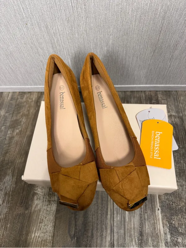 Benassal Women's Tan Block Heel Pumps with Bow and Metal Accent Size 8.5 - Image 16