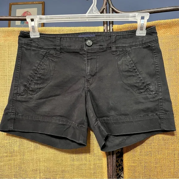 American Eagle Women's Black Shorts - Image 2