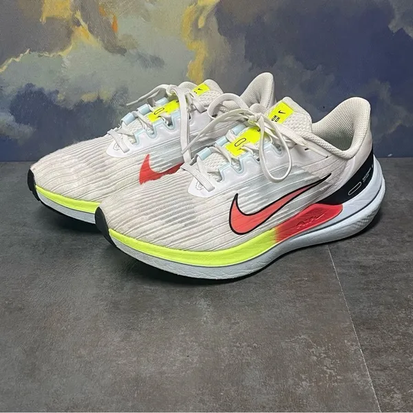 Nike Zoom Winflo 9 Women's White Running Shoes Size 7.5 - Image 2