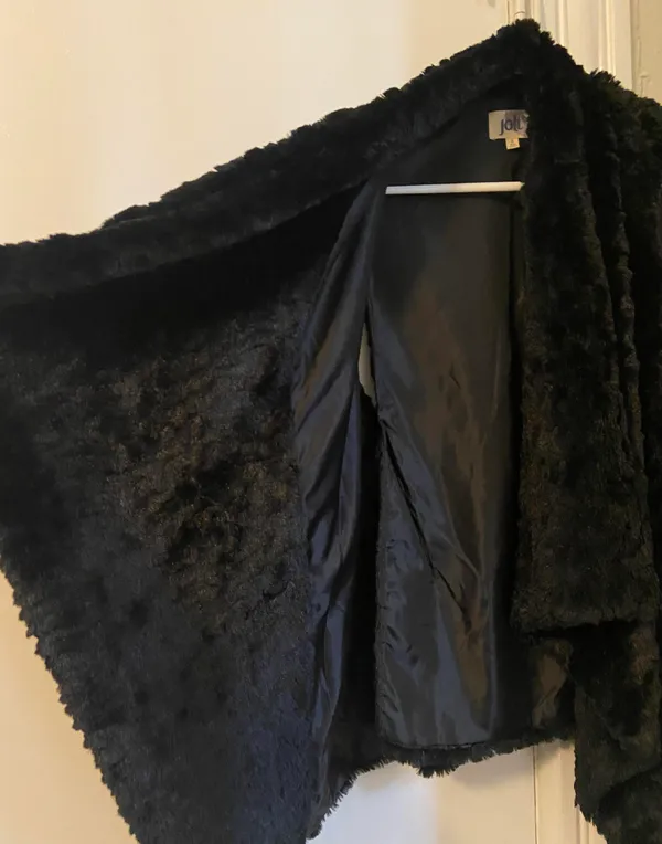 Black Fur Vest  - Image 8