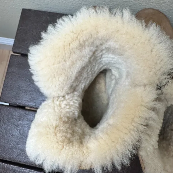 UGG Bailey Button Short Shearling Boots Booties Classic Chestnut Color - size 8 - Image 9