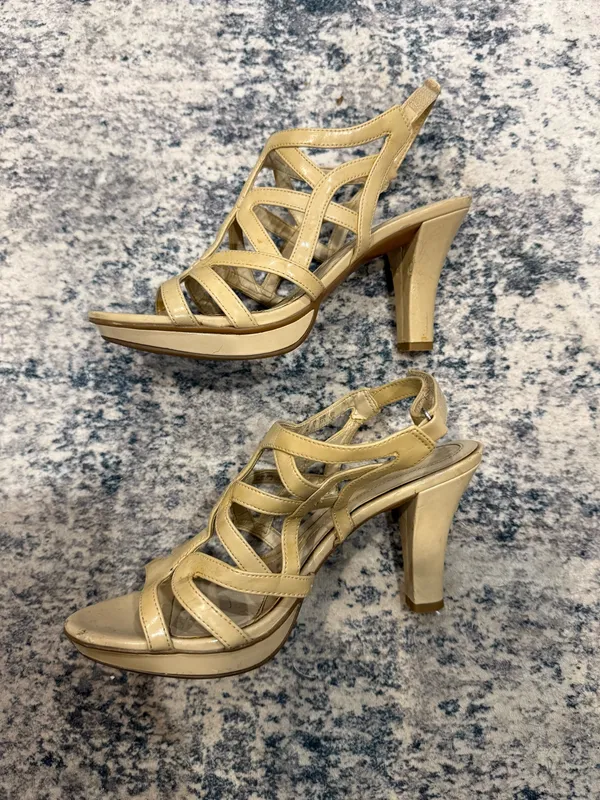 Nude Heels Gold Size 7 - Image 2