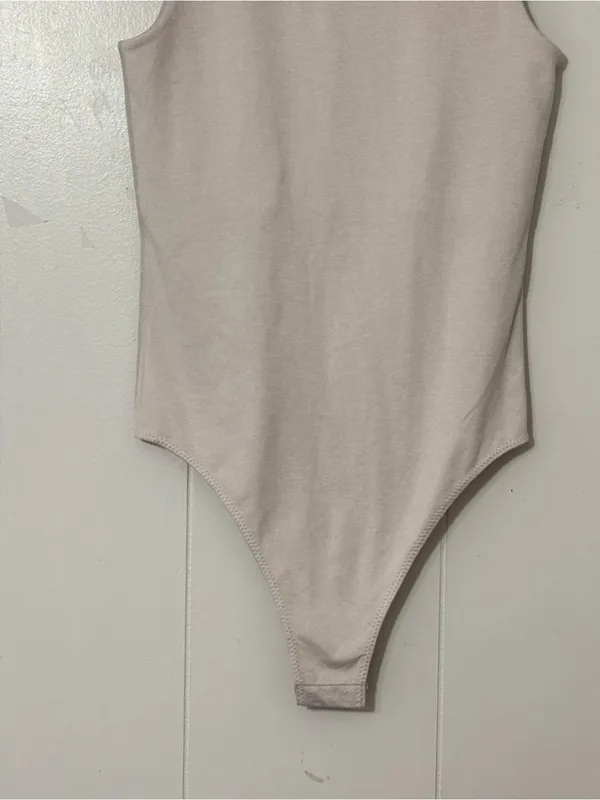 Vuori Halo Mock DreamKnit Bodysuit Milkweed Heather Sleeveless Soft Athleisure - Image 4