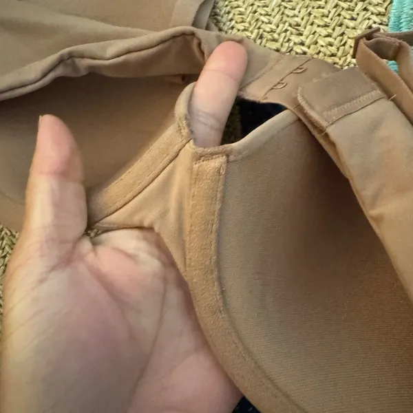 Skims Women's Tan Bra size 34b - Image 6