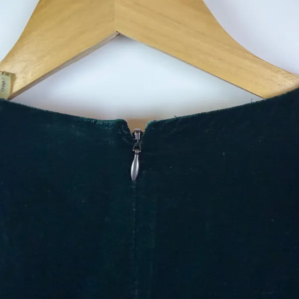 Elie Tahari Green Velvet Sheath‎ Dress Size 8 Holiday Party Christmas Cocktail - Image 3