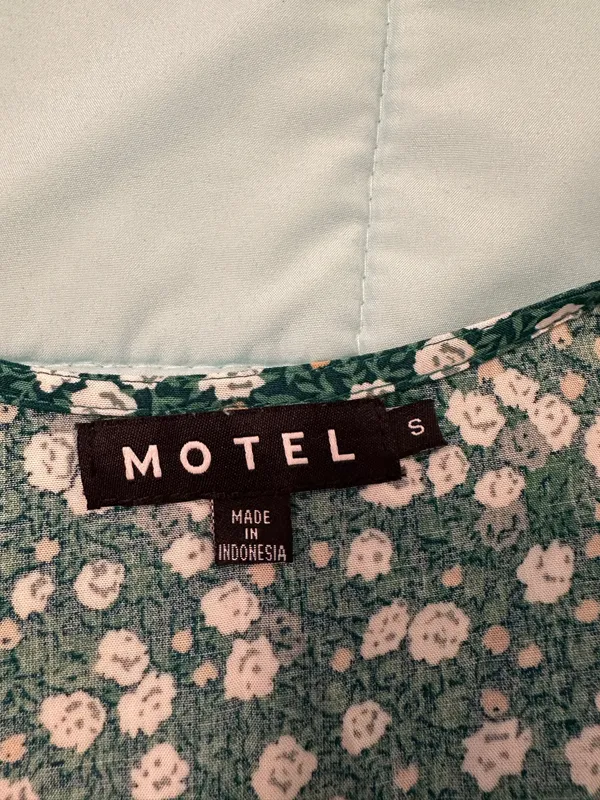 Motel Green Floral Button Front Midi Dress - Image 5
