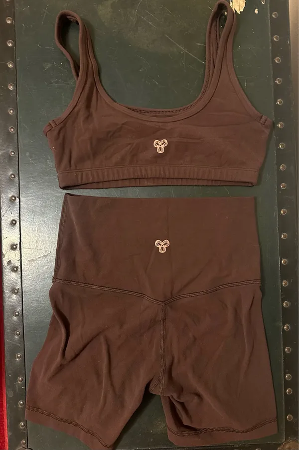 TNA aritzia butter cheeky workout set - Image 2