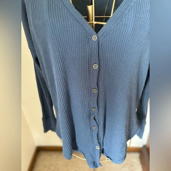 Abercrombie & Fitch Ribbed Button Down V-Neck Top XS Blue - Image 5