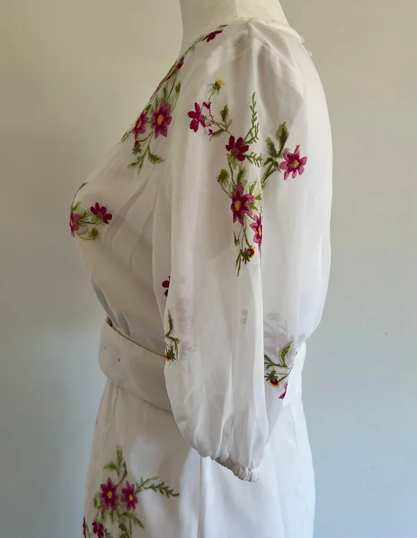 Design White Floral Embroidered Belted Mini Dress - Image 10