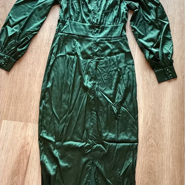 Elegant‎ Emerald Green Satin Midi Dress with Puff Sleeves - Image 8