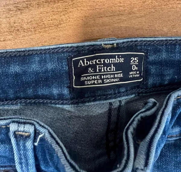 Distressed Jeans - Image 2