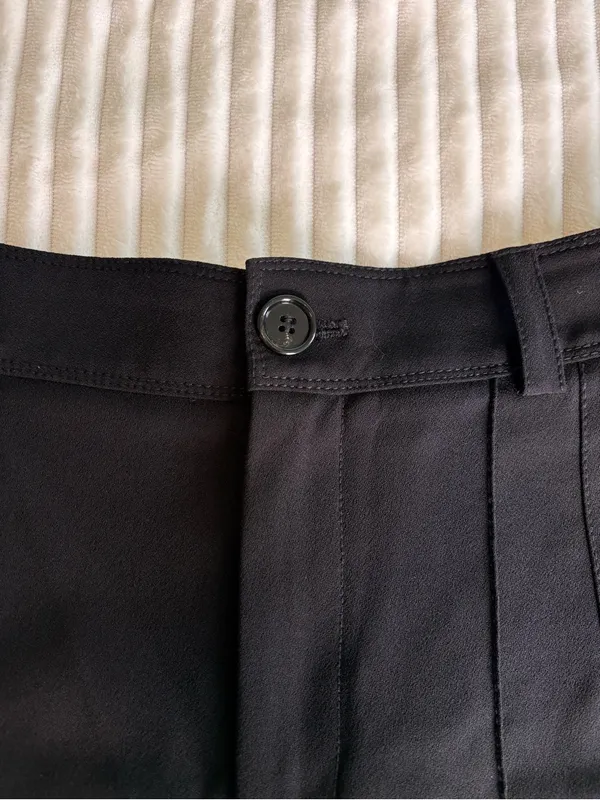 Zara Women's Black Tailored High-Waist Shorts with Pin Tuck Detailing Size S - Image 2