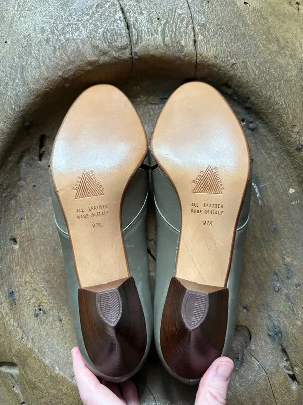 Vintage Evan Picone taupe peep toe women's pump heels retro made in Italy size 9 - Image 5