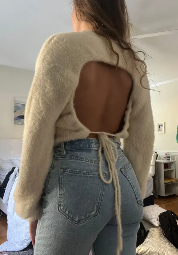 Vestique backless sweater - Image 4