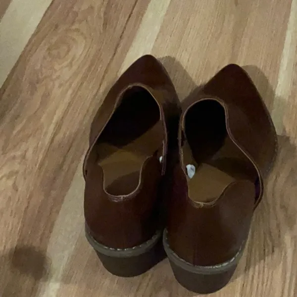 Universal Threads leather slip on shoes size 9.5 NEW - Image 2