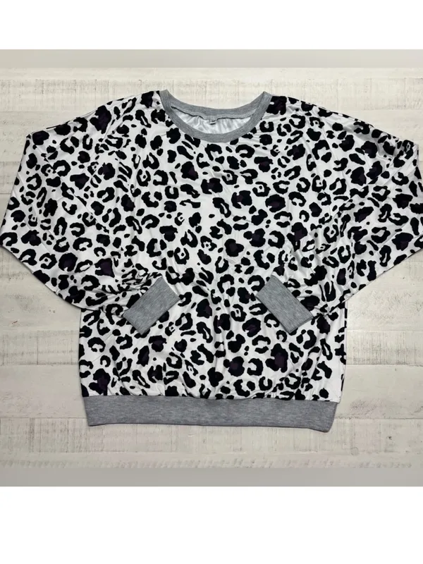 Leopard Print Women's Pajama Set - Image 4