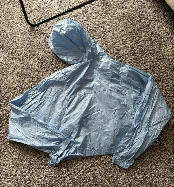 Alo Yoga Light Blue Hooded Windbreaker Jacket - Image 5