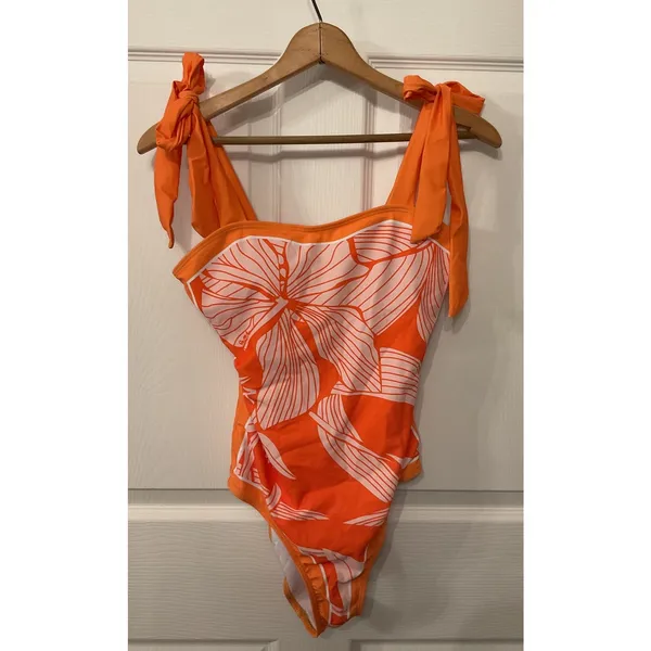 NWOT Orange Tropical Floral One Piece Swimsuit & Sarong Set Size M Resort - Image 3