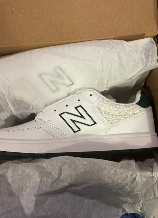 New Balance 425 White Green Sneakers NEW IN BOX! - Image 2