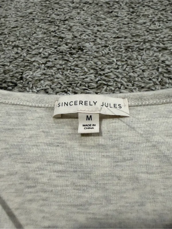 Sincerely Jules Women’s Long sleeve Button Up Top Size Medium Grey Cream NEW - Image 3