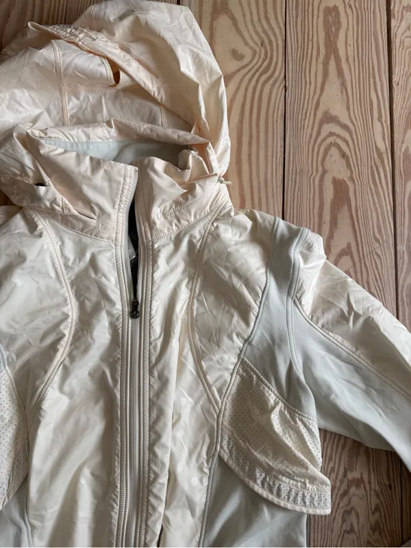 Lululemon Kanto Catch Me Run Jacket size 10 - Image 3