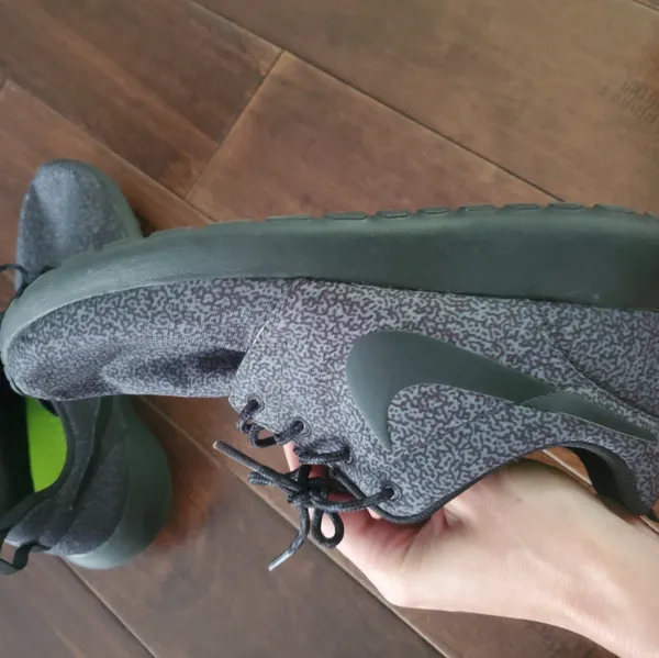 Rosherun Print Nike Femme size 7 worn only twice - Image 3