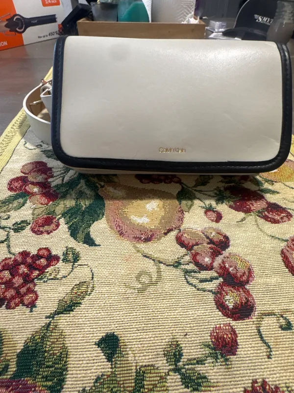 Calvin Klein Crossbody Bag - Image 2