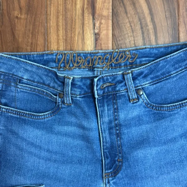 Wrangler bootcut flare, in EUC. - Image 2