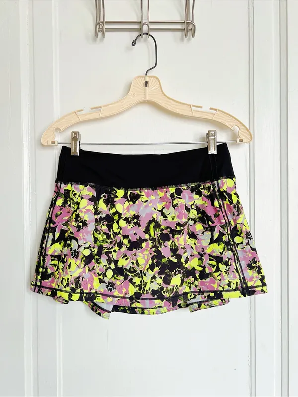 Lululemon • Pace Rival Mid-Rise Skirt Inflected Highlight Yellow Multi / Black - Image 2