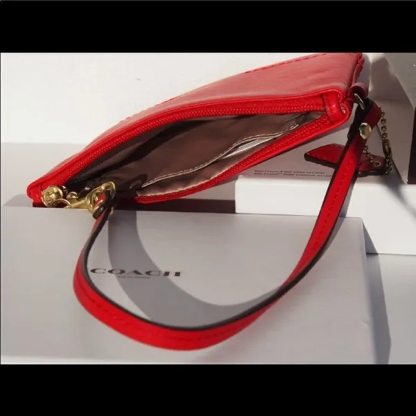 ✨ 4xHP✨Coach
Red Leather Wristlet✨ - Image 2