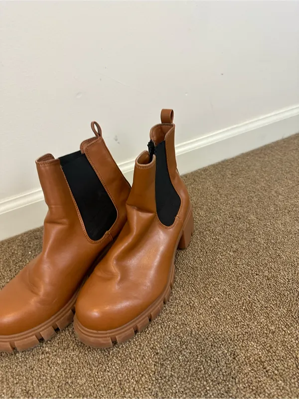 Madden Girl Women’s Tessa Platform Chelsea Boots Chunky Size 8 - Image 2