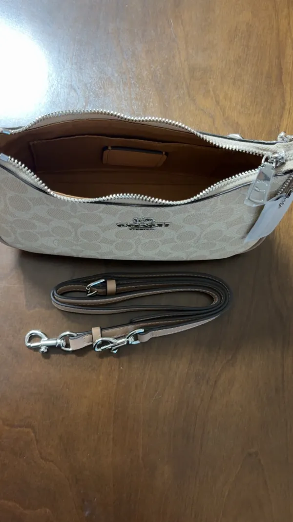Teri Coach Shoulder Bag - Image 4