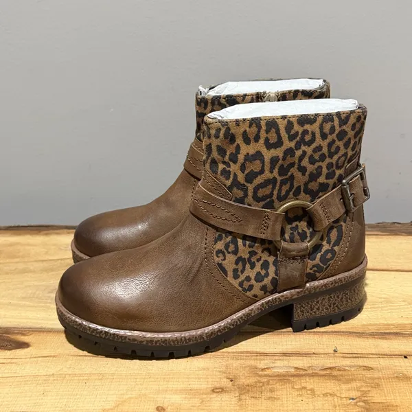 NEW Very Volatile Leather & Leopard Print‎ Harness Bootie Size 8 - Image 2