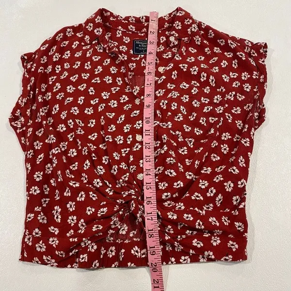 Abercrombie & Fitch Red Floral Twist Front Crop Top Women Small Button Shirt - Image 5