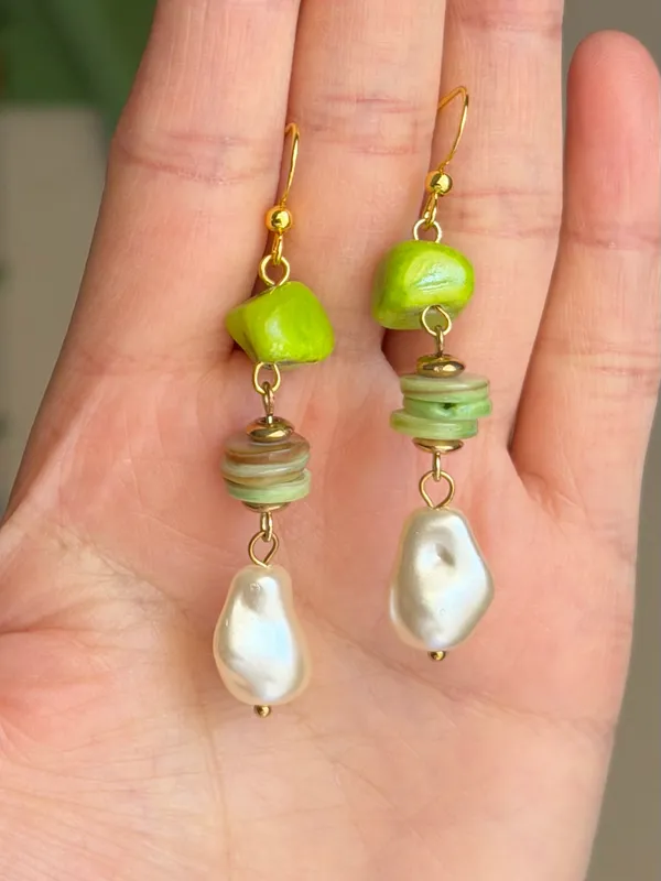 Handmade stone beads shell mix dangle earrings 🌀💚  - Image 5
