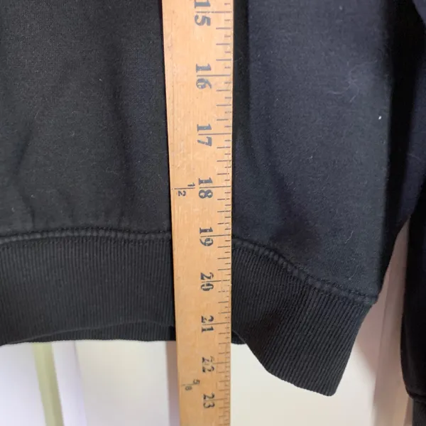 Friends TV Show Logo Sweatshirt Embroidered H&M Divided Black Crewneck Size M - Image 5