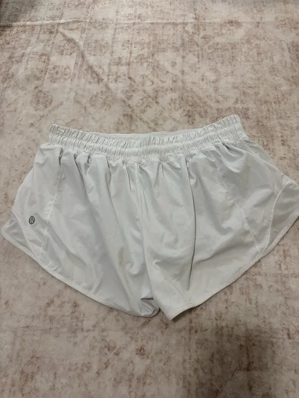 Lululemon Shorts Hotty Hot 2.5" - Image 2