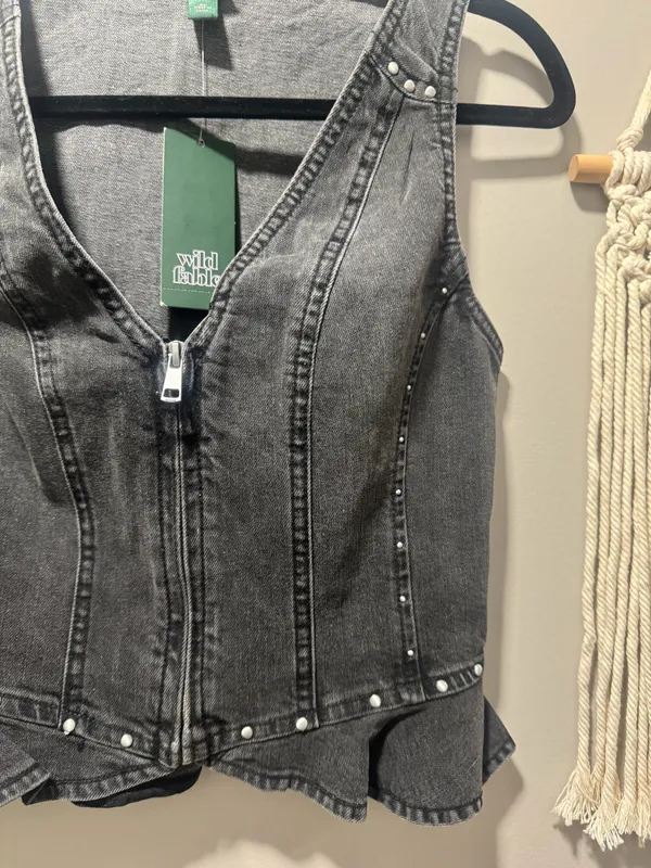 Wild Fable NWT Black Washed Denim Zip Up Studded Ruffle Peplum Vest - Image 4
