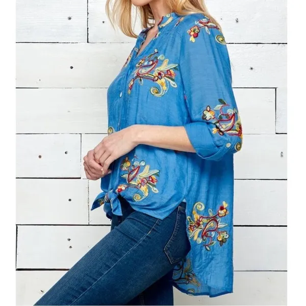 EUC Fig and Flower Roll Tab Sleeve Embroidered Floral Blouse Sz.‎ M Cornflower - Image 4