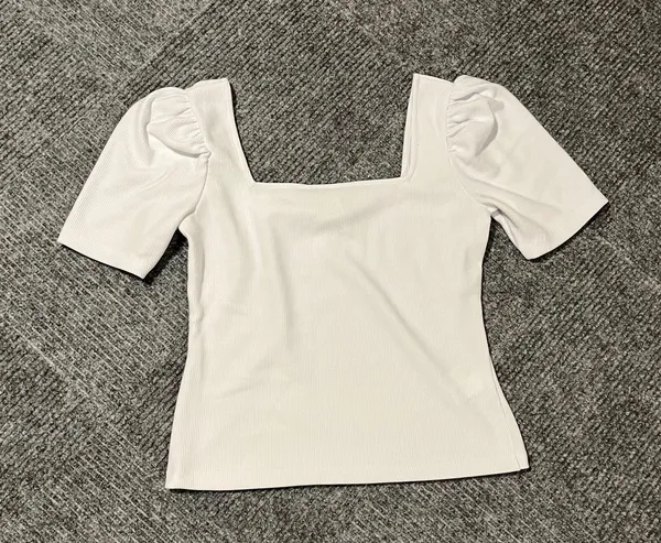 Club Monaco Puff Sleeve Top - Image 4