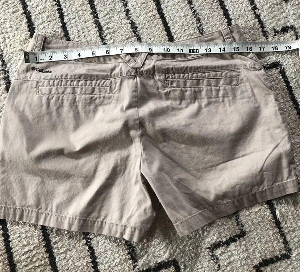 Columbia khaki shorts - Image 6