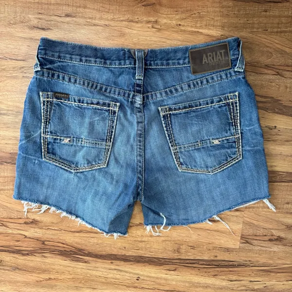Ariat‎ M4 Relaxed Boot Cut Denim Shorts Medium Wash Distressed Raw Hem 32/34 - Image 10