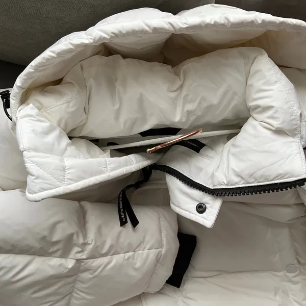 Aritzia The Super Puff™ Shorty cliMATTE™ Down Puffer Jacket White M - Image 14