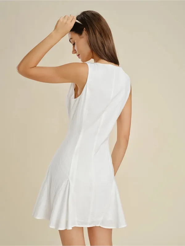 Rihoas White Square Neck Button A - Image 6