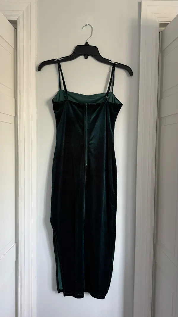 Windsor Green Velvet Bodycon Dress - Image 2