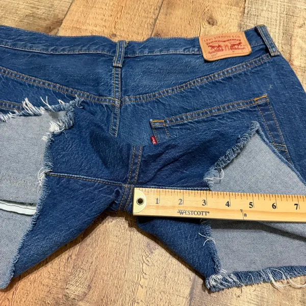 Levi's 501 Women's Dark Denim 100% Cotton Button Fly Shorts Sz 31 Festival Boho - Image 5