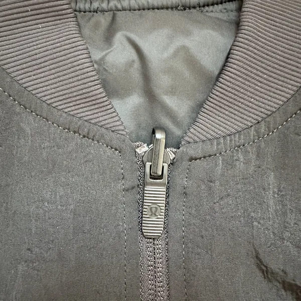 Lululemon Women's Black Reversible Insulated Bomber Jacket Size 2 - Image 3